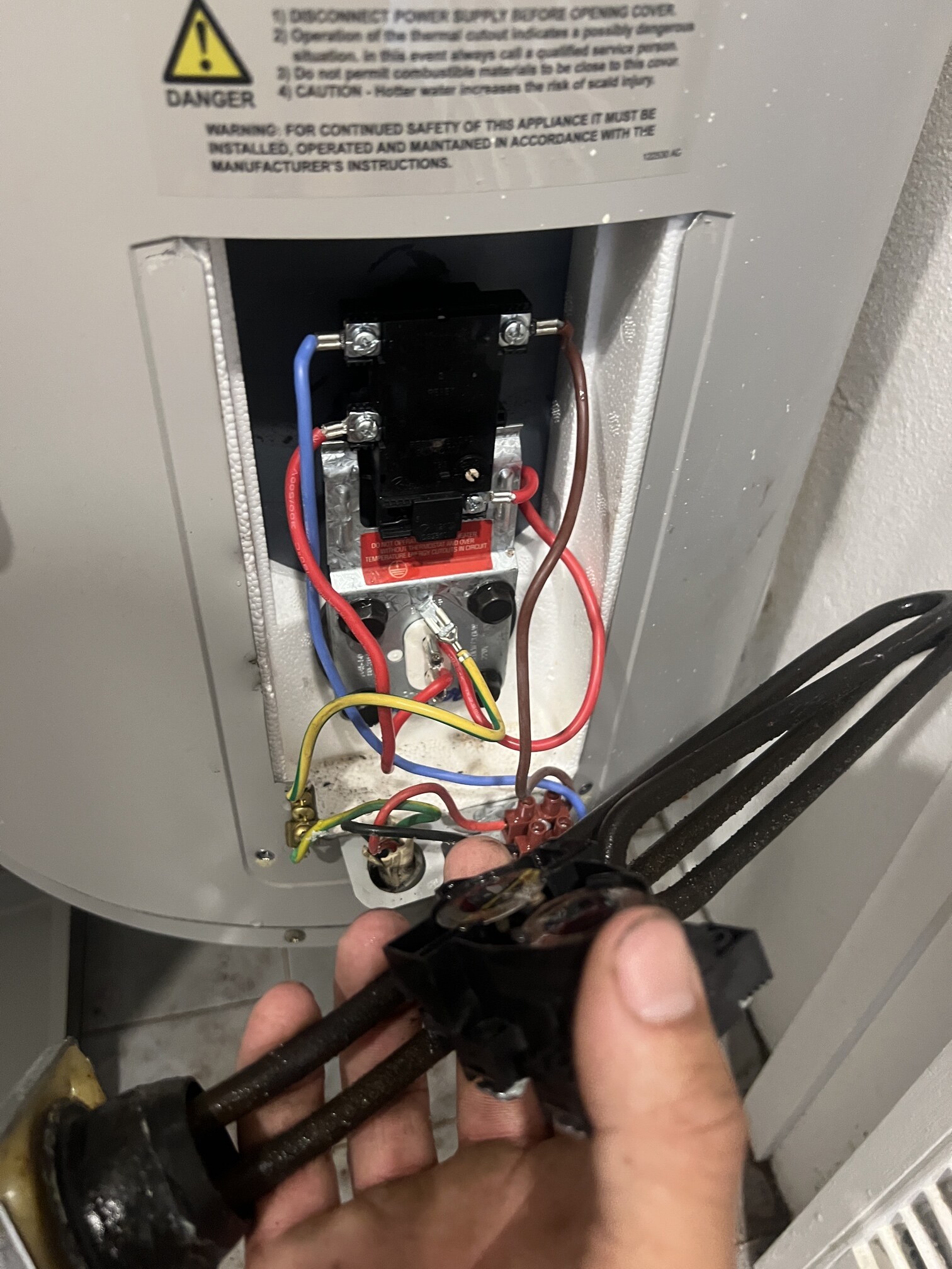 Emergency Hot Water Repairs technician with a new hot water system in Darlinghurst