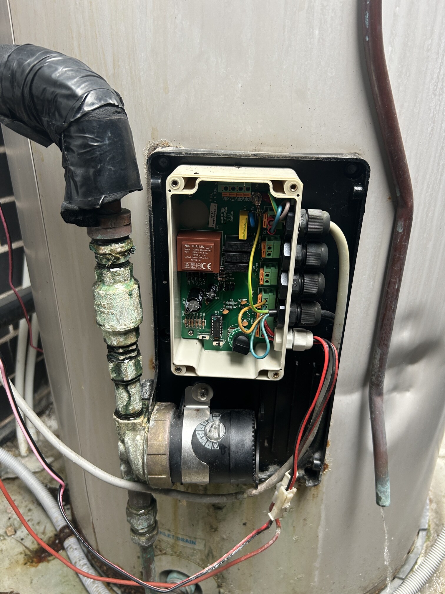 Emergency Hot Water Repairs technician with a new hot water system in Campsie