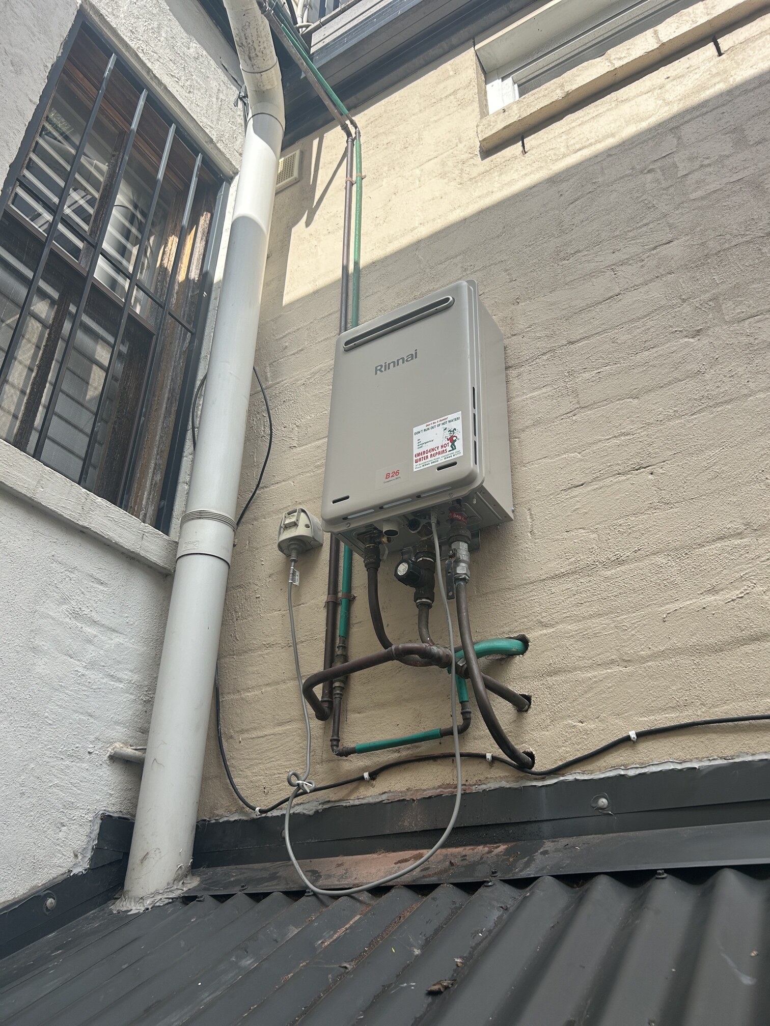 Emergency Hot Water Repairs technician with a new hot water system in Surry Hills
