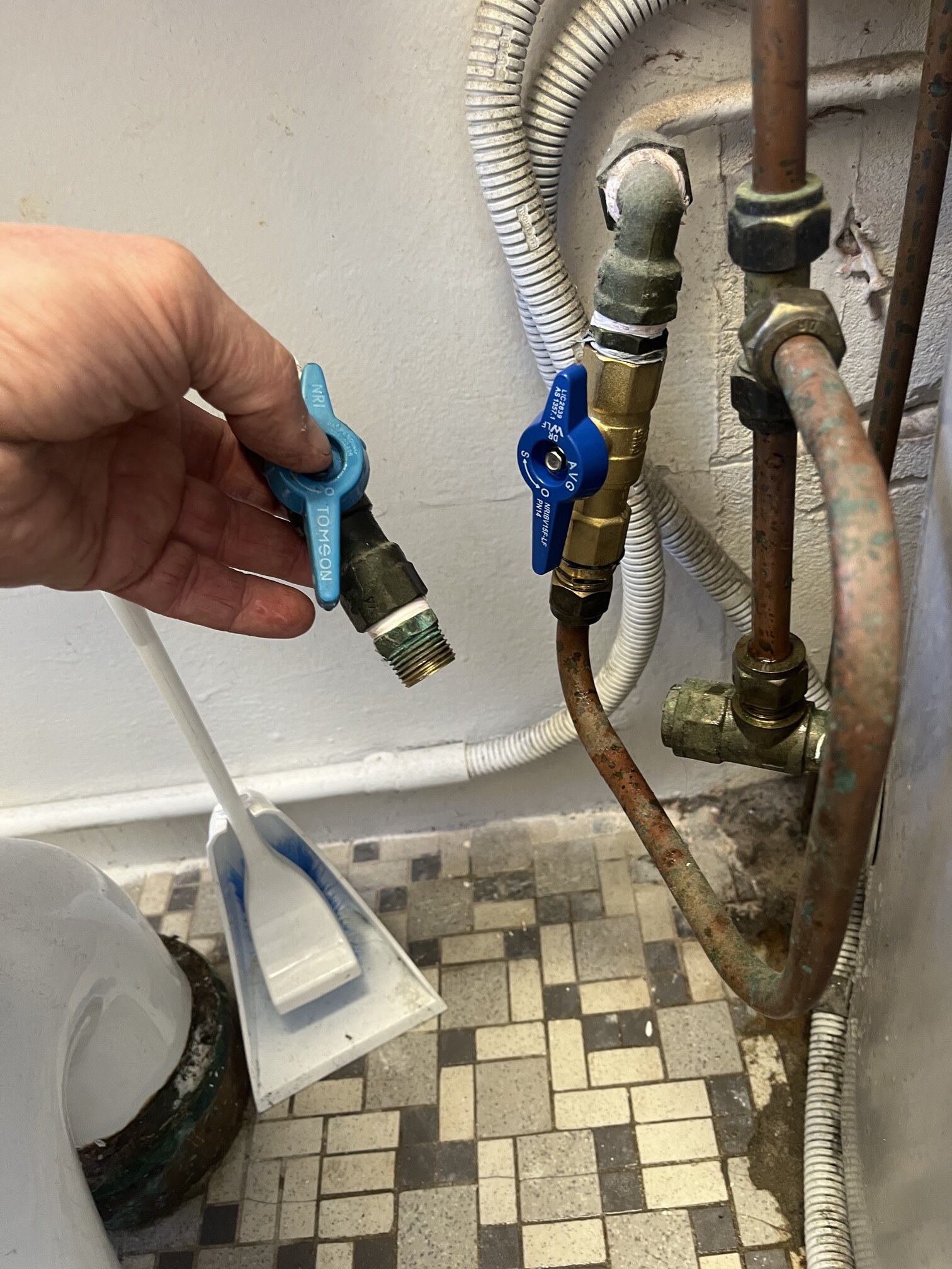 Emergency Hot Water Repairs technician with a new hot water system in Connells Point