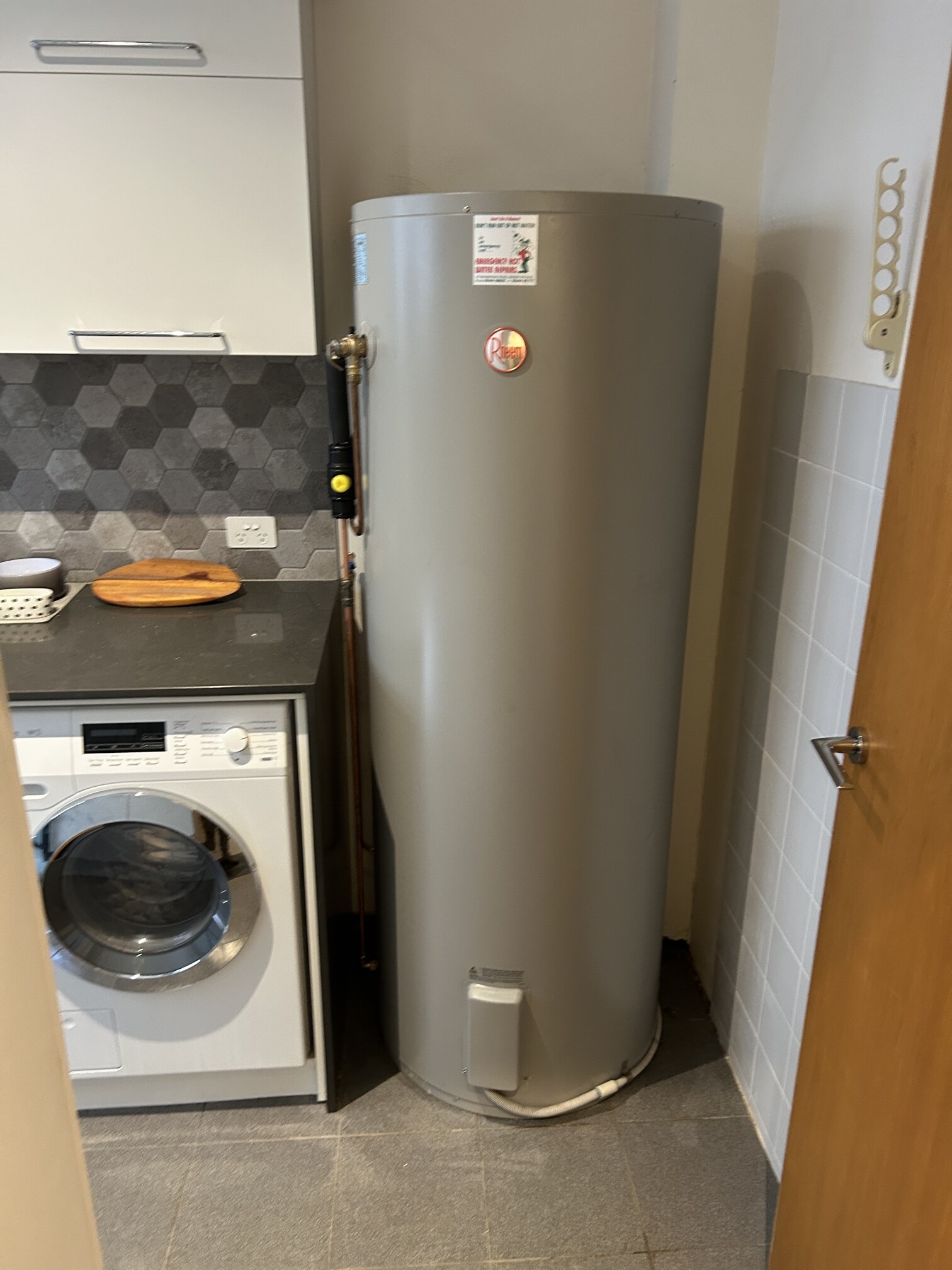 400L hot water system in Beverly Hills