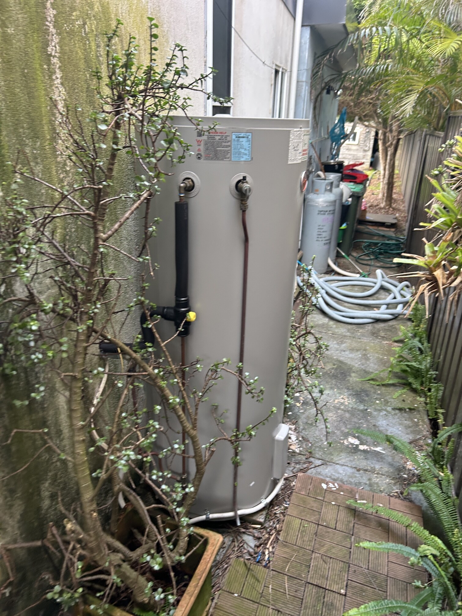 Emergency Hot Water Repairs technician with a new hot water system in La Perouse
