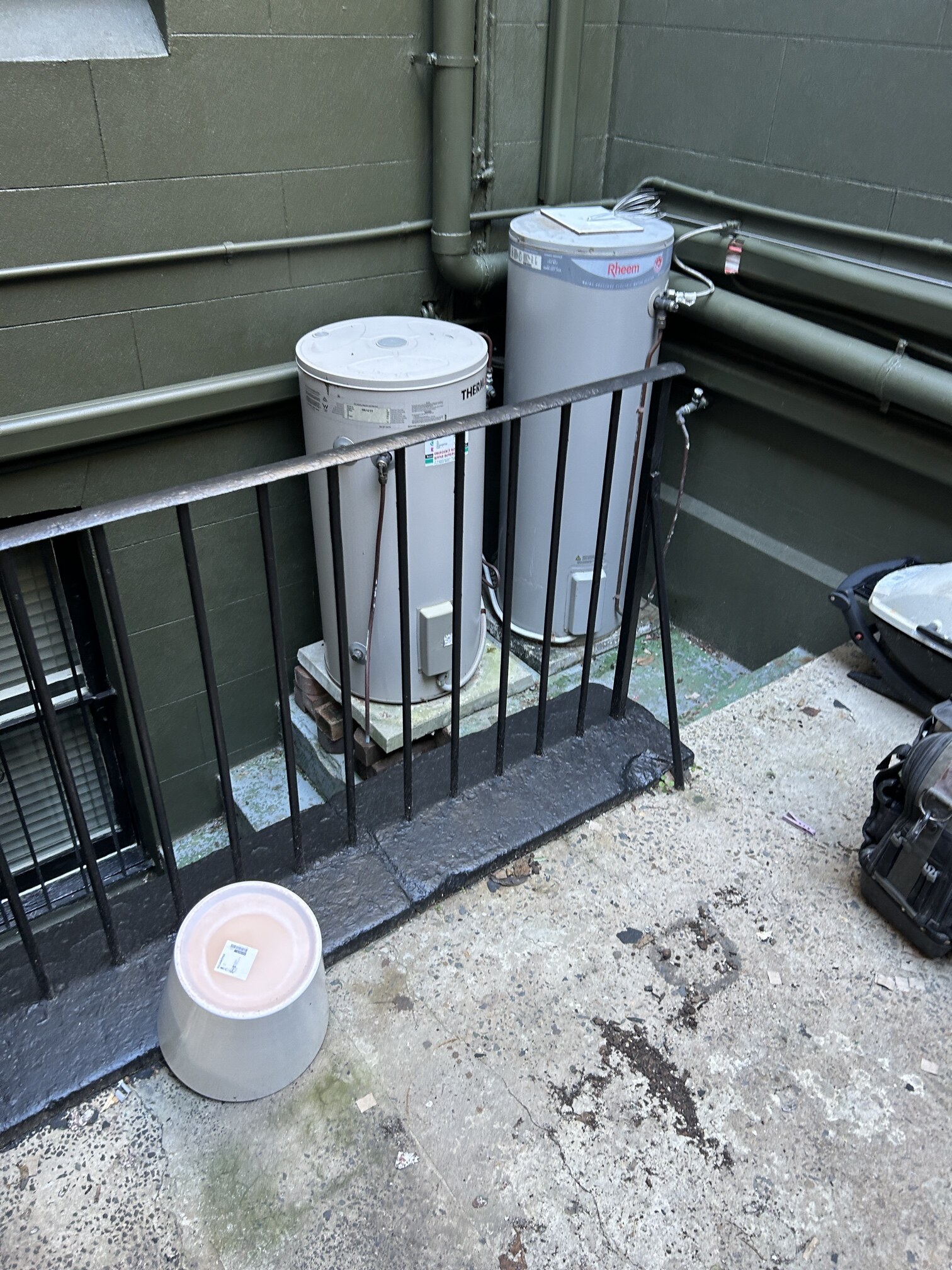 Emergency Hot Water Repairs technician with a new hot water system in Rodd Point