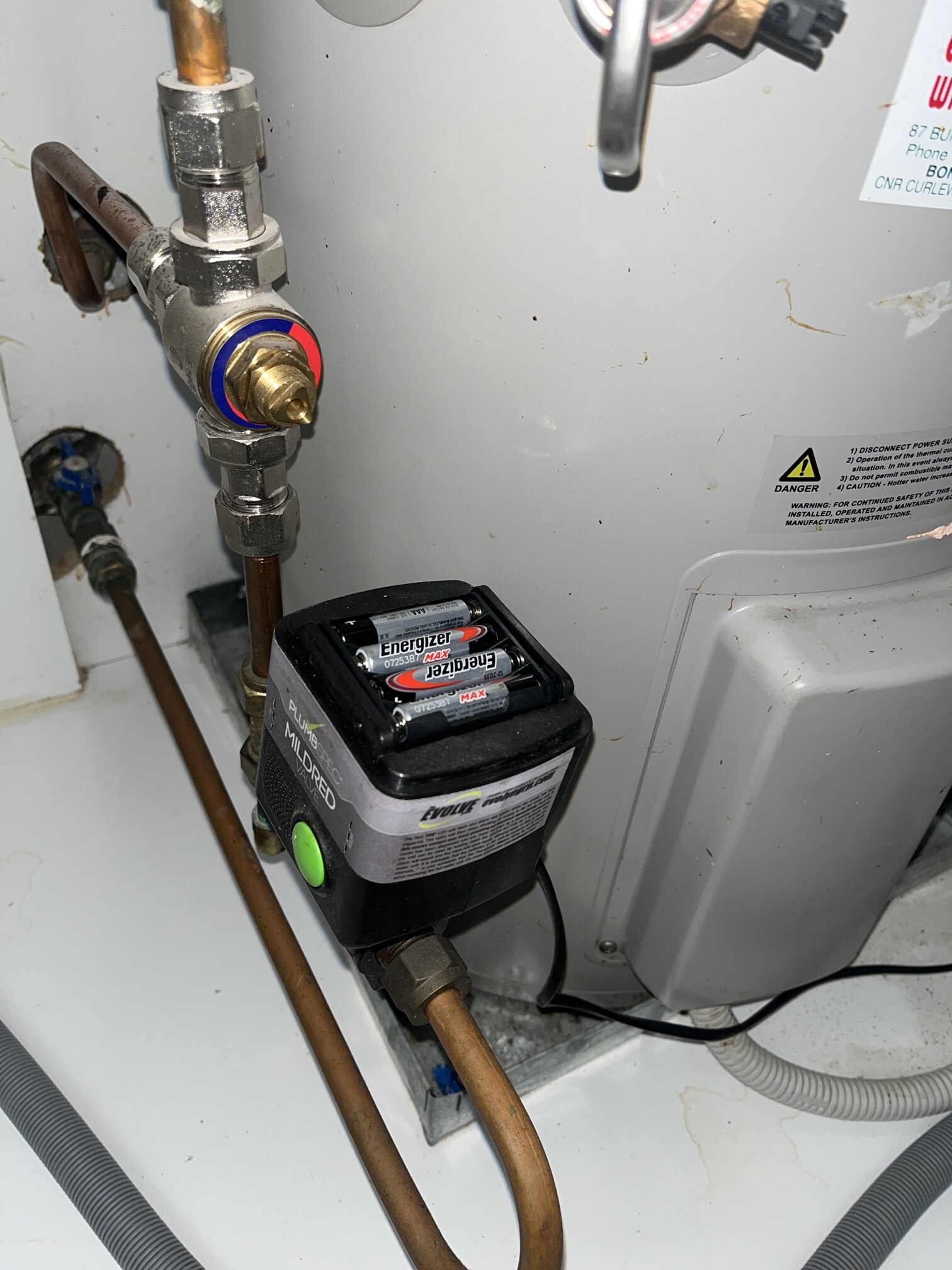 Emergency Hot Water Repairs technician with a new hot water system in Bardwell Valley