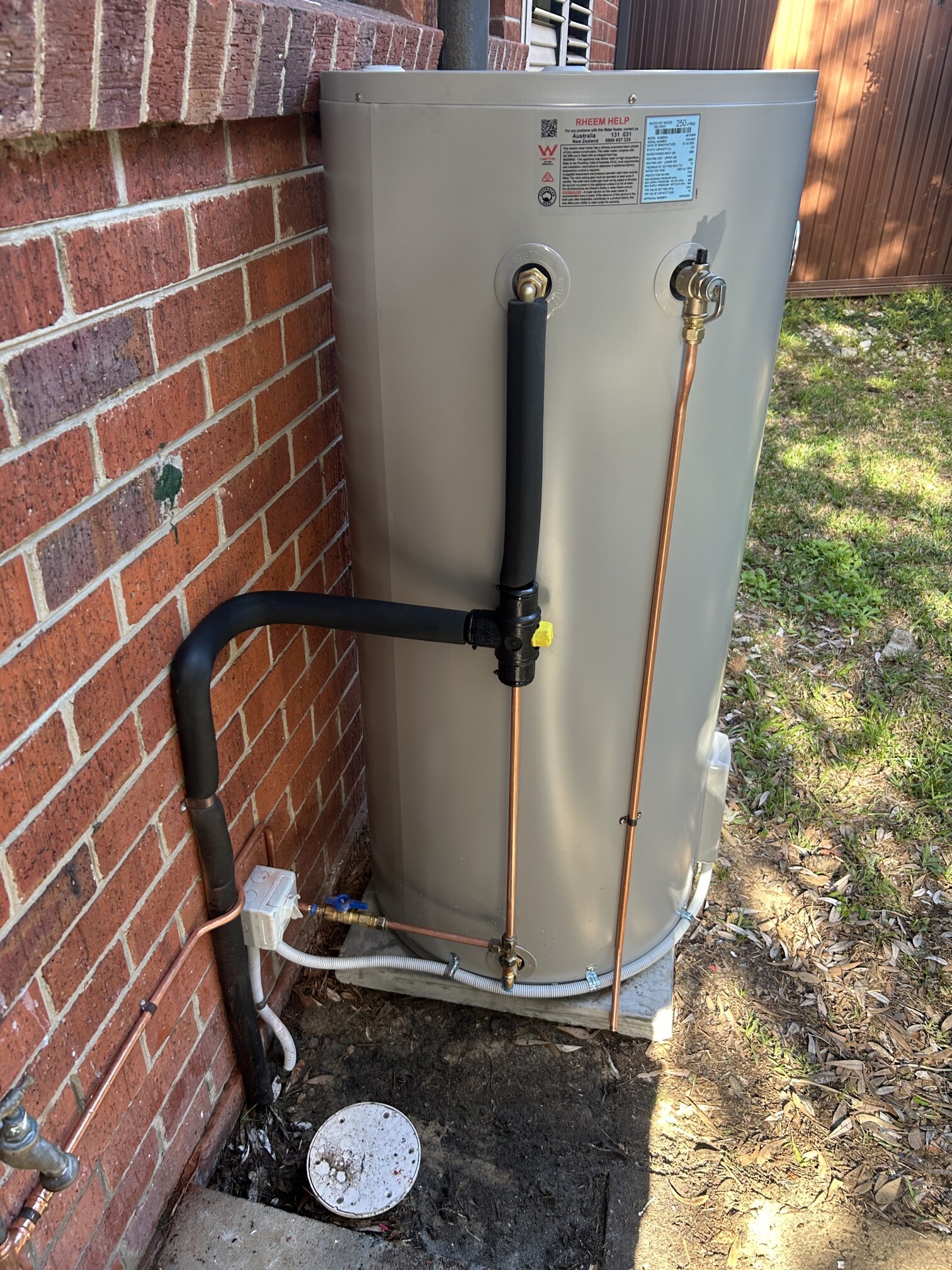 Emergency Hot Water Repairs technician with a new hot water system in Darling Point
